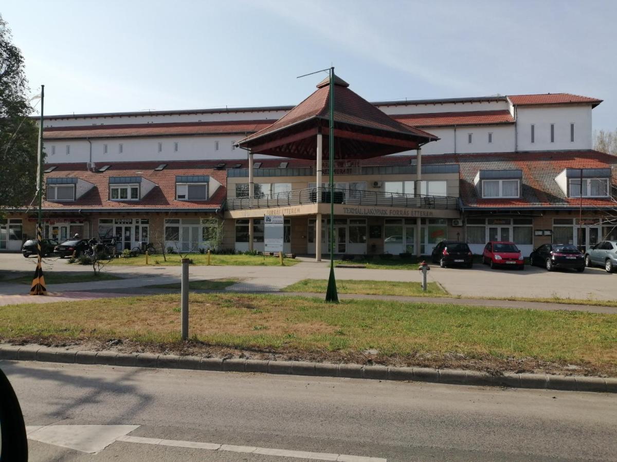 Cserke-Thermal Apartman Cserkeszolo Ngoại thất bức ảnh